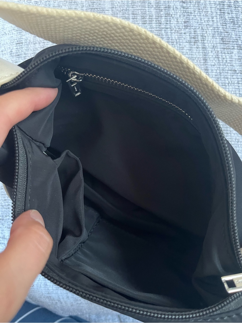 Brandy Melville Black and Cream Two-Tone Shoulder Bag - Picture 4 of 4